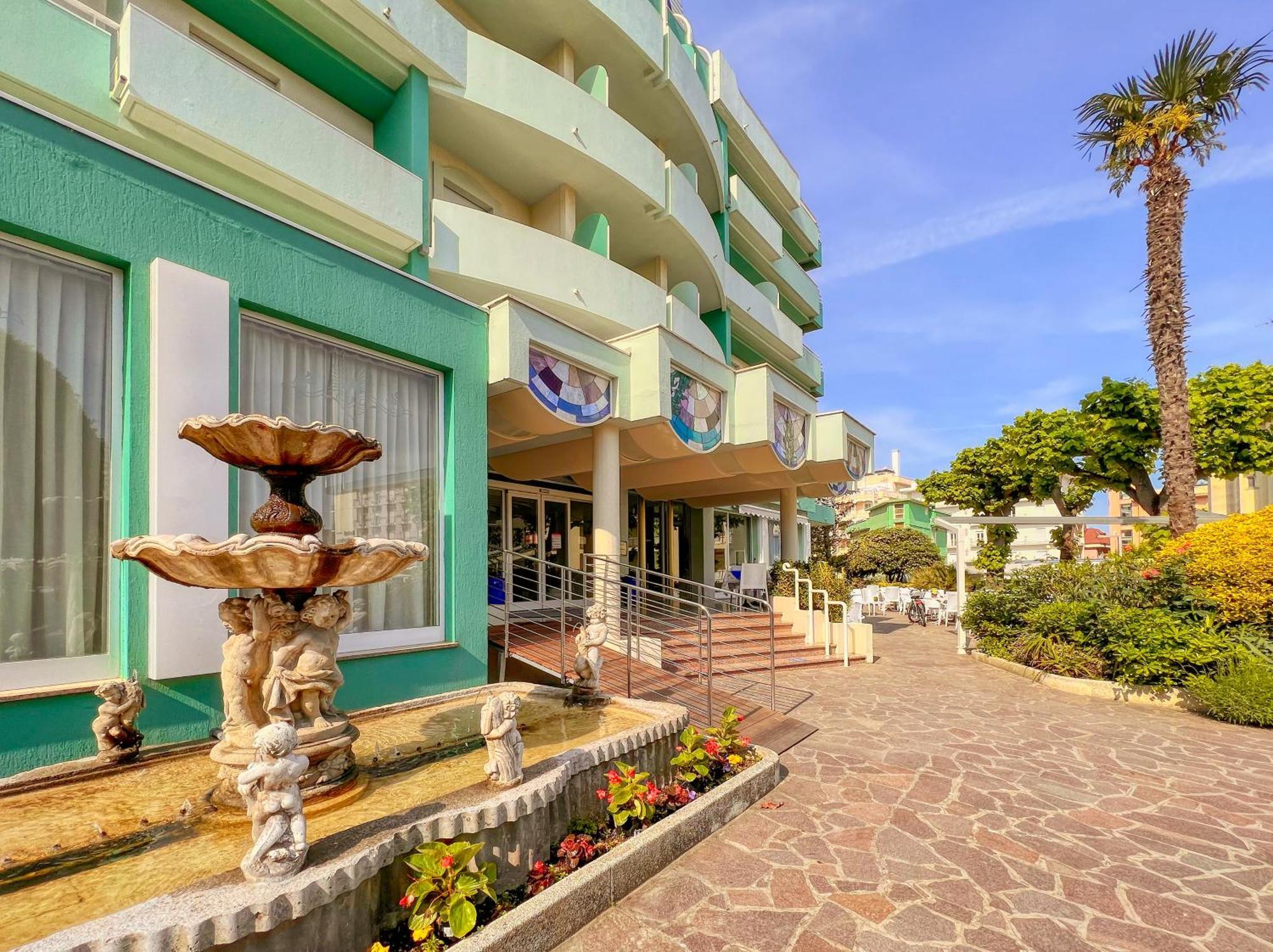 Hotel Losanna Gabicce Mare Exterior photo